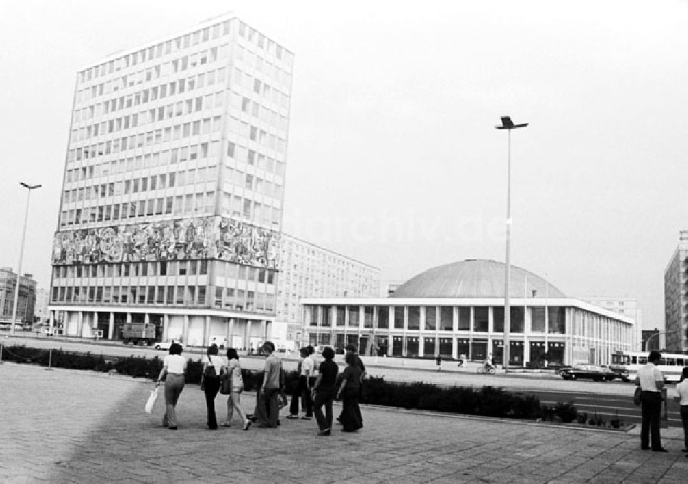 DDR-Bildarchiv: Berlin - Juli 1973 Blick auf den Berliner Alexanderplatz und die Kongress
