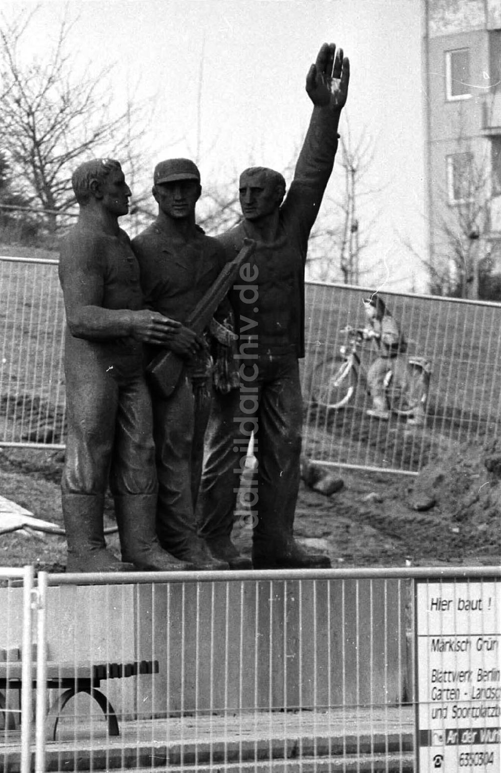 Berlin: 27.02.92 Kampfgruppendenkmal Berlin