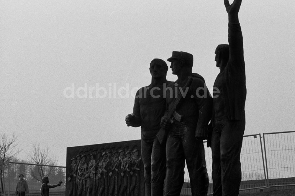 DDR-Bildarchiv: Berlin - Kampfgrupperndenkmal in Berlin 27.2.92 ND/Lange