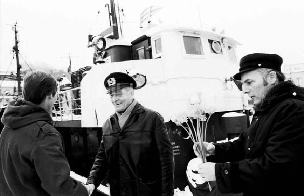 DDR-Fotoarchiv: Saßnitz - Kapitän eines Schiffes im Fischkombinat in Saßnitz auf Rügen