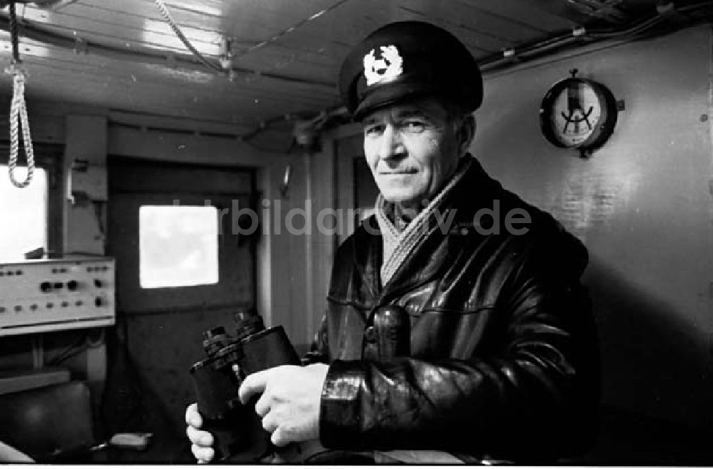 DDR-Bildarchiv: Saßnitz - Kapitän eines Schiffes im Fischkombinat in Saßnitz auf Rügen