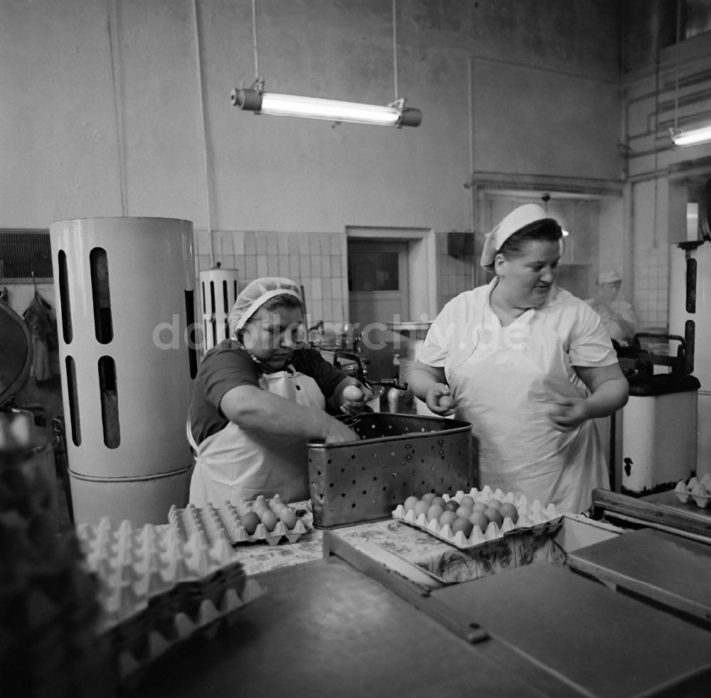 Leipzig: Küche in einem Altenheim in Leipzig in Sachsen in der DDR