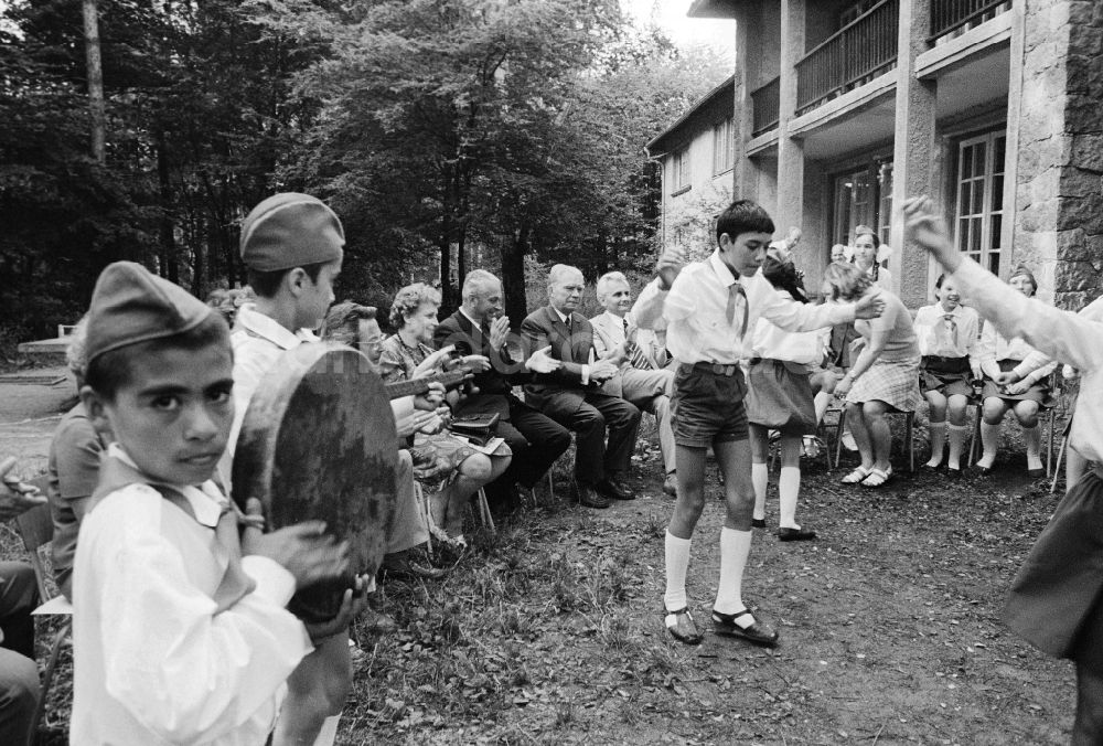 Joachimsthal: Kinder aus aller Welt zu Gast in der Pionierrepublik Wilhelm Pieck am Werbellinsee in Joachimsthal in Brandenburg in der DDR