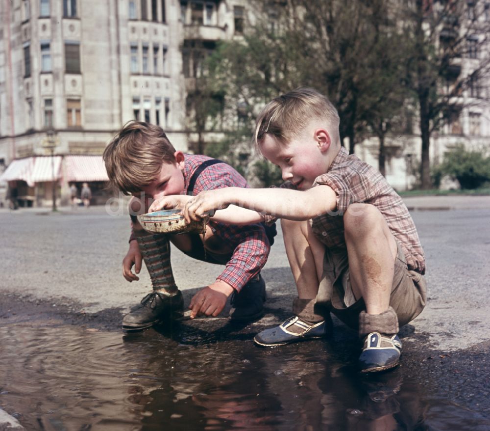 Berlin: Kinder in Berlin in der DDR