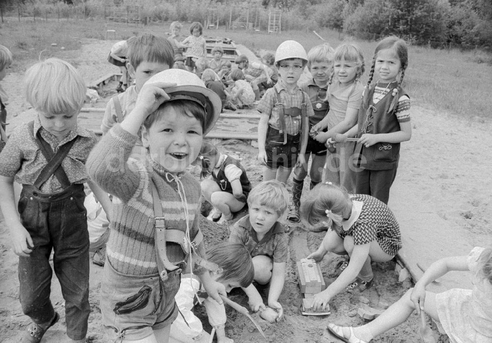 Eberswalde: Kinder im Betriebskindergarten des VEB Walzwerk Finow in Eberswalde in Brandenburg in der DDR