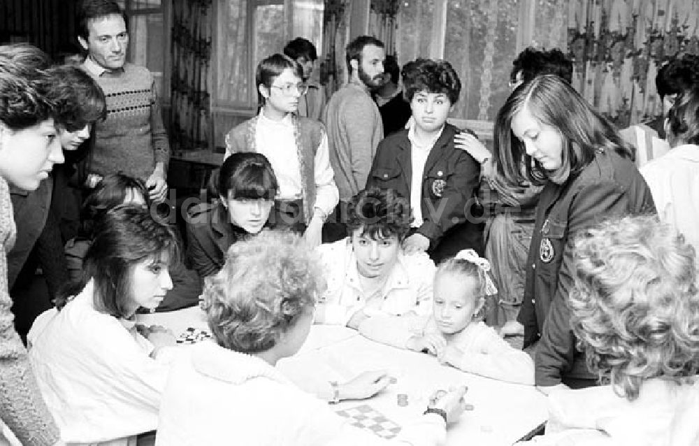 DDR-Bildarchiv: Polen - Kinder aus dem Bezirk Rostock im Lager für Arbeit und Erholung in der VR Polen Umschlagnr