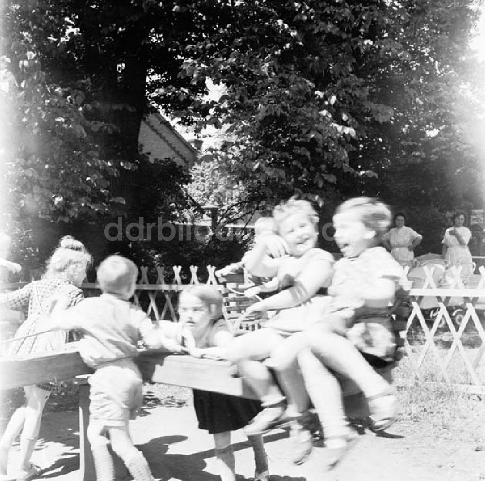 DDR-Bildarchiv: Brandenburg - Kinder spielen auf Kindergarten-Spielplatz in Brandenburg