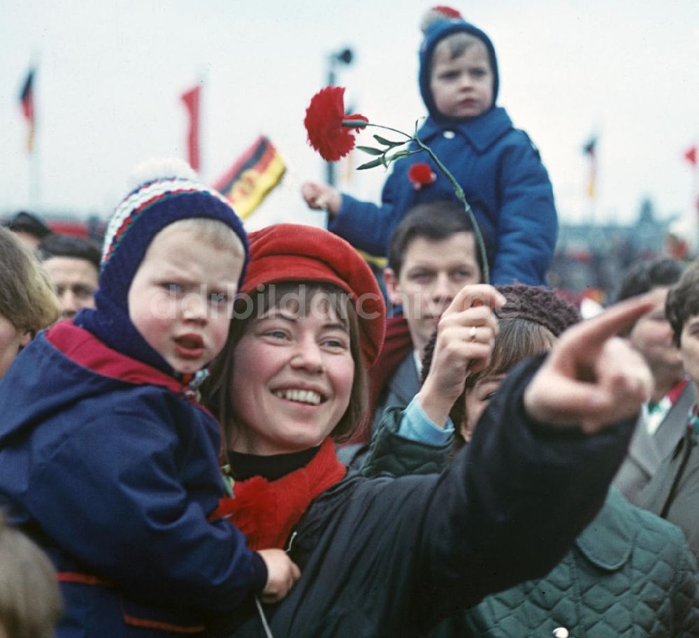 Berlin: Kinder zur Mai-Demonstration 1970 Berlin