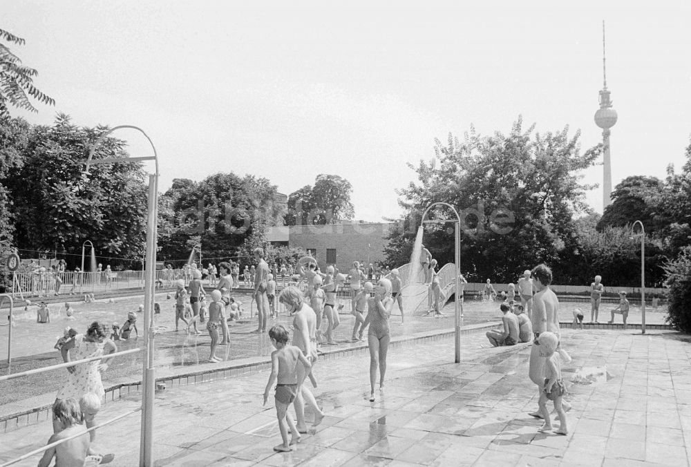 Berlin: Kinderbad Monbijou in Berlin, der ehemaligen Hauptstadt der DDR, Deutsche Demokratische Republik