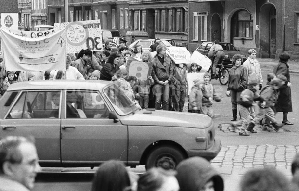 Berlin: Kinderdemonstration für eine Ampel in der Scharnweberstraße 12.02.92 Lange Umschlag 1992-60