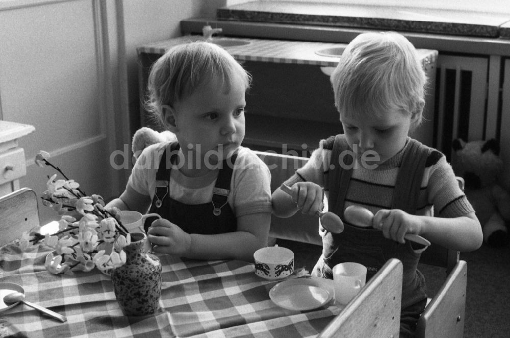 DDR-Fotoarchiv: Berlin - Kindergareten in Berlin auf dem Gebiet der ehemaligen DDR, Deutsche Demokratische Republik