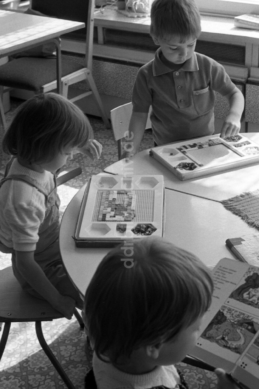DDR-Fotoarchiv: Berlin - Kindergarten in Berlin auf dem Gebiet der ehemaligen DDR, Deutsche Demokratische Republik