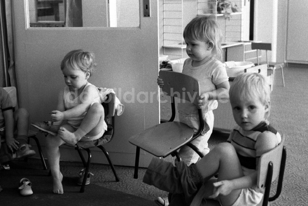 DDR-Fotoarchiv: Berlin - Kindergarten in Berlin auf dem Gebiet der ehemaligen DDR, Deutsche Demokratische Republik
