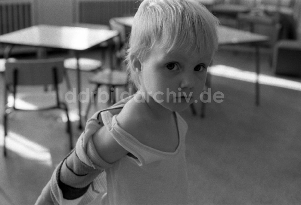 Berlin: Kindergarten in Berlin auf dem Gebiet der ehemaligen DDR, Deutsche Demokratische Republik