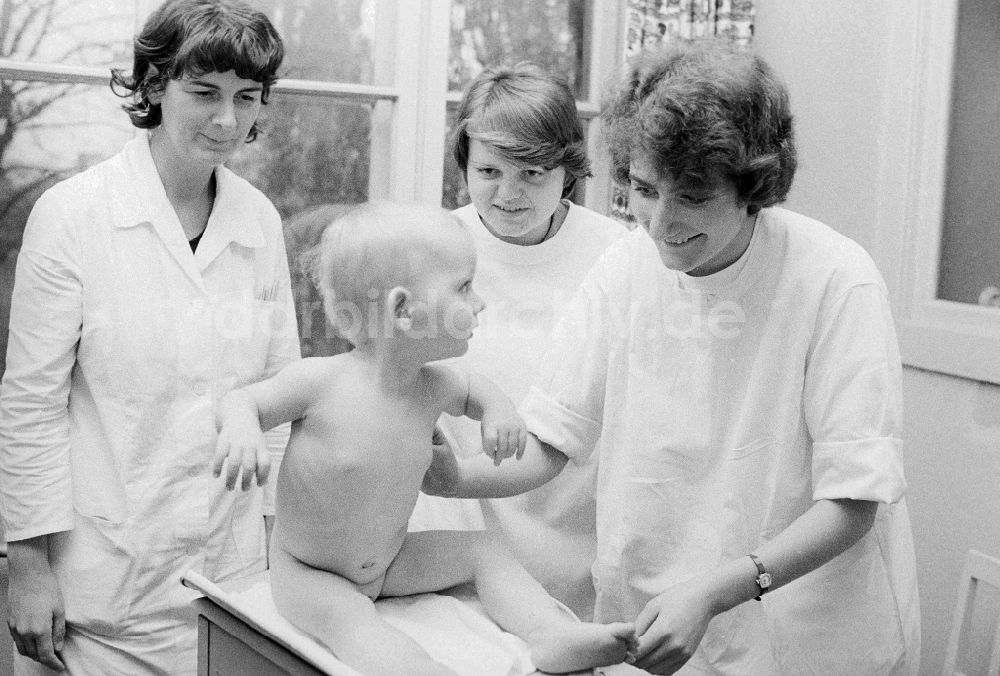 DDR-Bildarchiv: Berlin - Klinik für Kinder- und Jugendmedizin Lindenhof in Berlin, der ehemaligen Hauptstadt der DDR, Deutsche Demokratische Republik