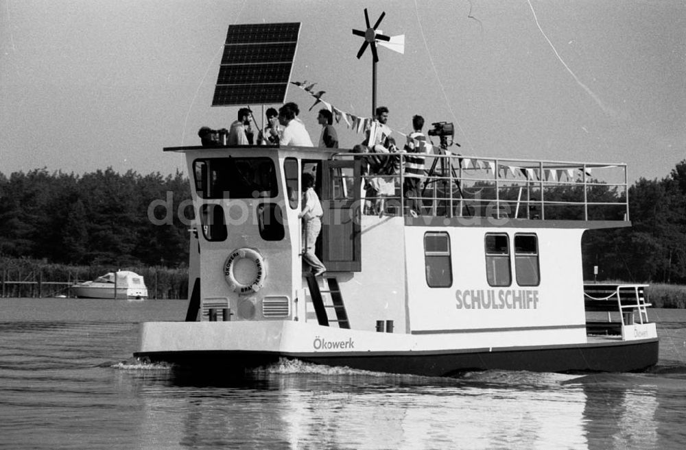 DDR-Bildarchiv: Berlin - Öko-Schiff aus Plane Umschlag:706