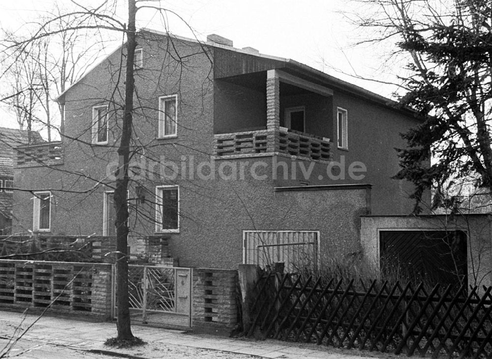 Berlin-Köpenick: Köpenick, Rahnsdorf-Berlin Wohnhaus in Hessenwinkel 04.01.90 Foto: ND/Lange Umschlagnummer: 0017