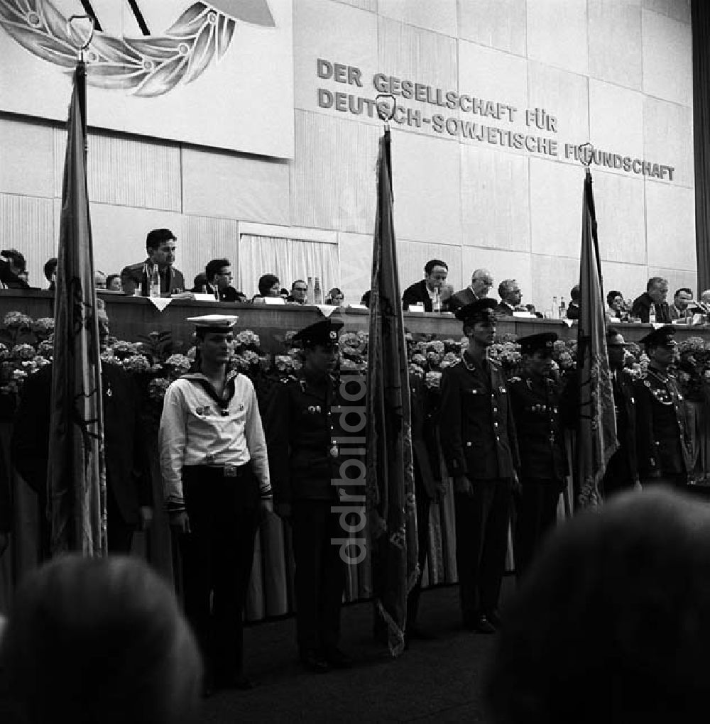 DDR-Bildarchiv: Berlin - 9. Kongress der DSF