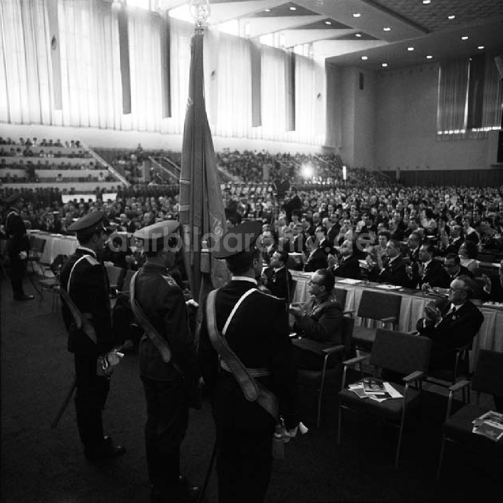 DDR-Bildarchiv: Berlin - 9. Kongress der DSF 2.Tag