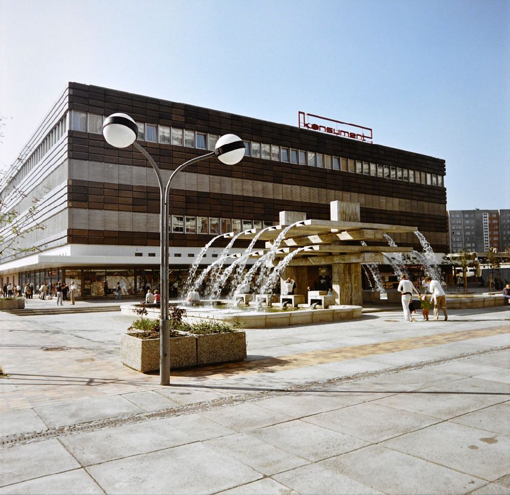DDR-Bildarchiv: Berlin - Konsument Warenhaus in Berlin-Lichtenberg in der DDR
