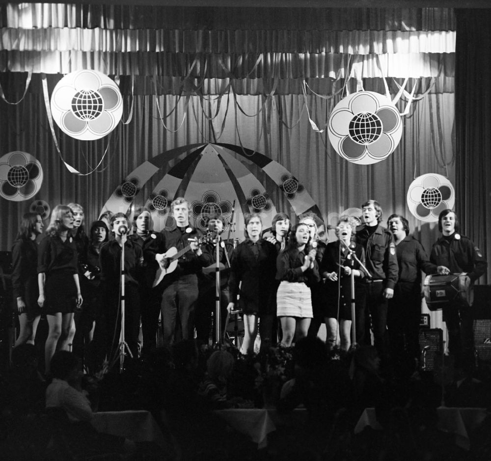 DDR-Fotoarchiv: Schwarzheide - Konzert im Kulturhaus in Schwarzheide