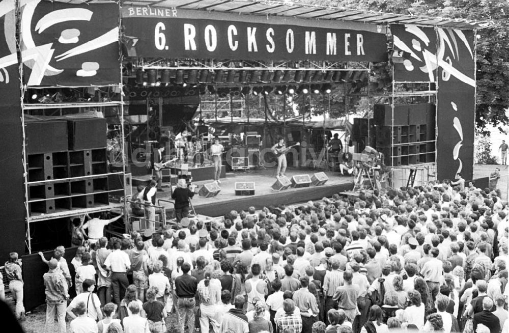 DDR-Fotoarchiv: Berlin-Weissensee - Konzert Tinos Band Rocksommer 23.07.89 Foto: ND/Grahn Umschlagnummer: 0872