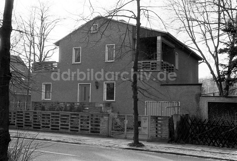DDR-Bildarchiv: Berlin-Köpenick - Köpenick, Rahnsdorf-Berlin Wohnhaus in Hessenwinkel 04.01.90 Foto: ND/Lange Umschlagnummer: 0017