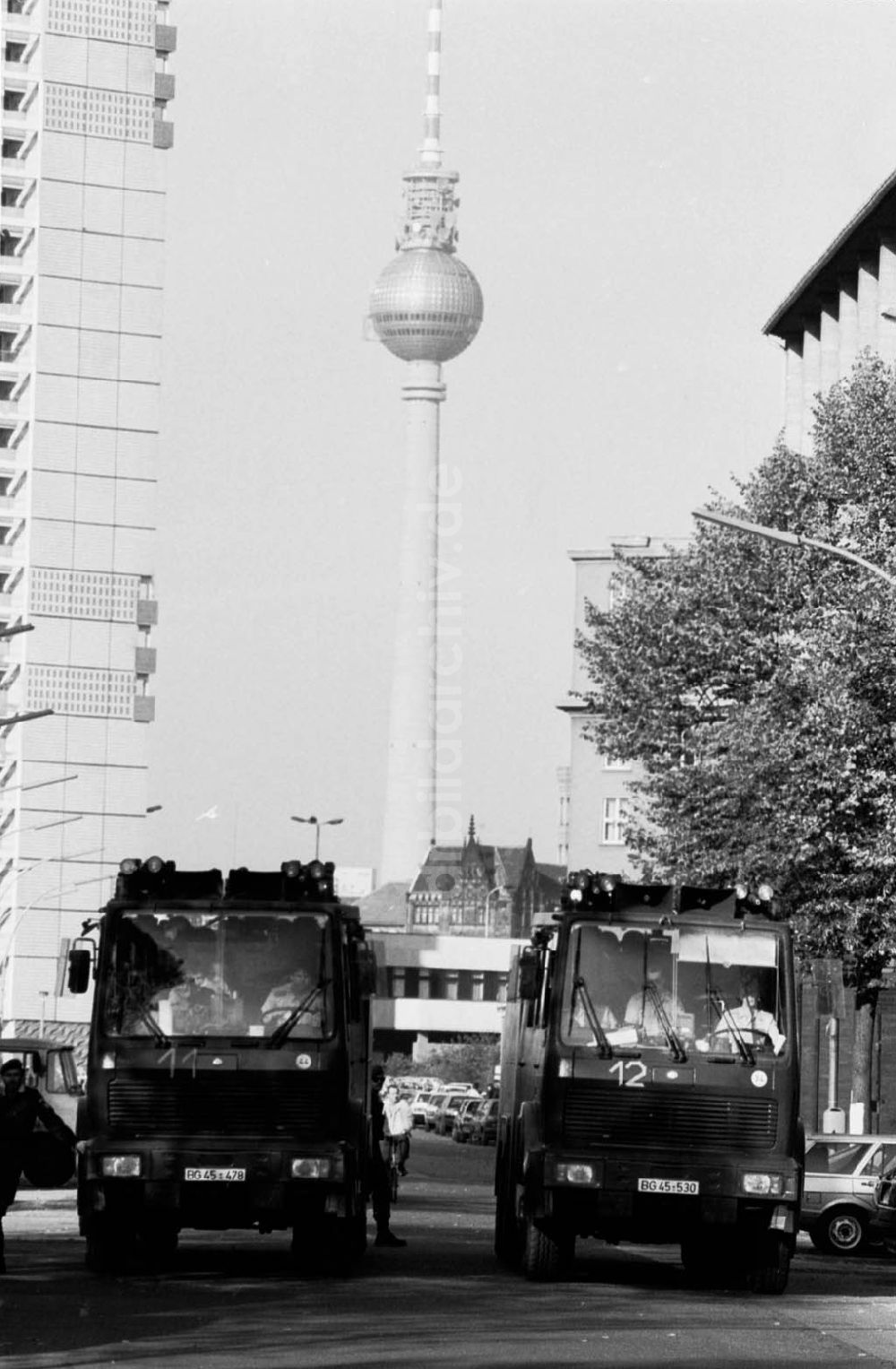 DDR-Bildarchiv: Berlin - Krawalle auf dem Alexanderplatz