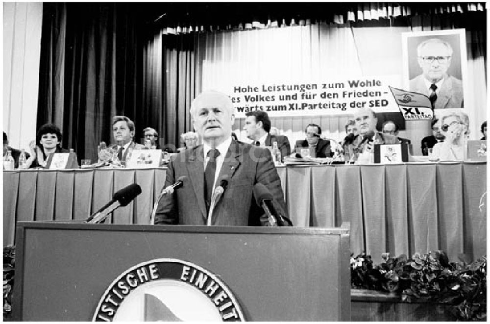 DDR-Fotoarchiv: Arnstadt - 11.01.1986 Kreisdelegiertenkonferenz in Arnstadt mit Günter Mitt