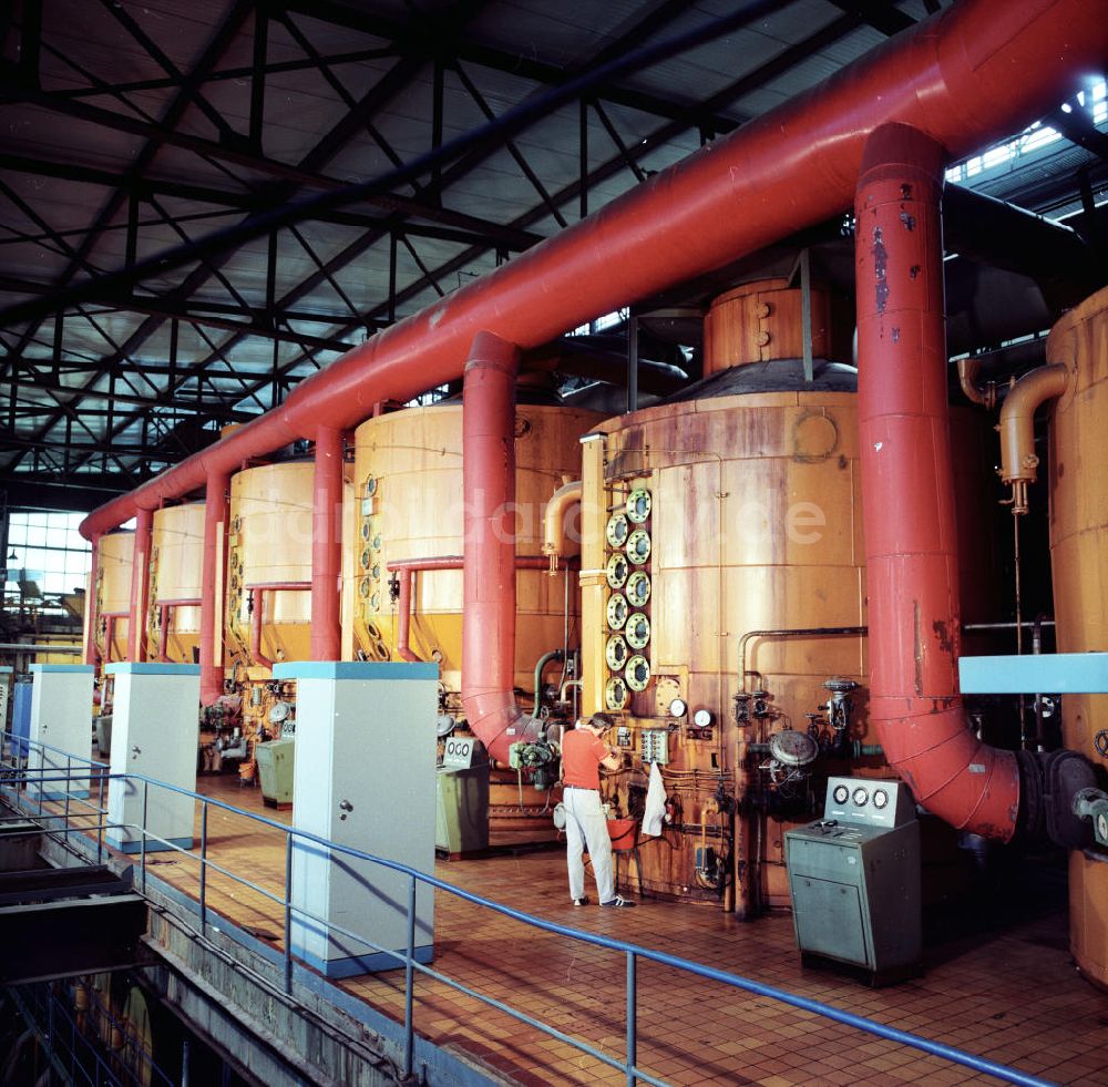 DDR-Fotoarchiv: Güstrow - Kristallisationsanlage in der VEB Zuckerfabrik Güstrow