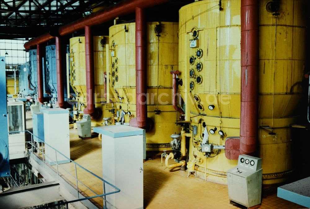 DDR-Bildarchiv: Güstrow - Kristallisationsanlage in der VEB Zuckerfabrik Nordkristall Güstrow in Güstrow in Mecklenburg-Vorpommern in der DDR