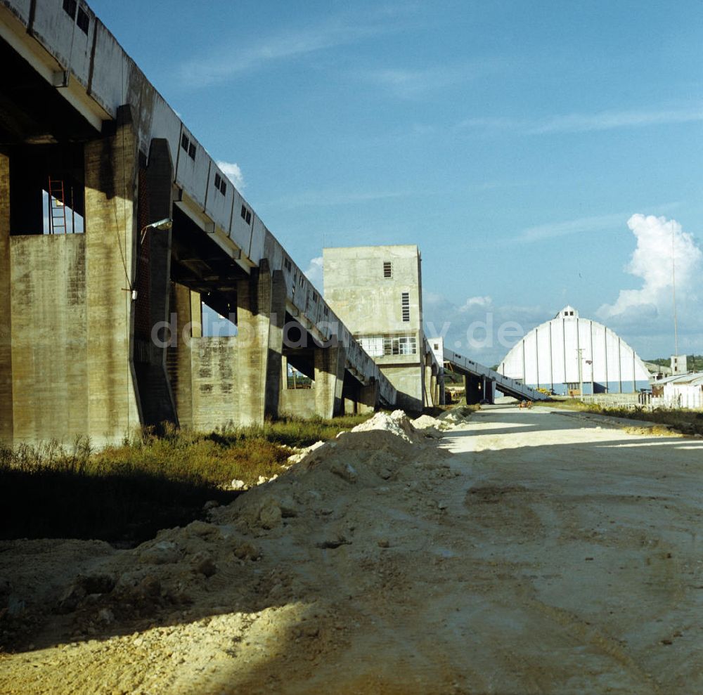 DDR-Fotoarchiv: Cienfuegos - Kuba / Cuba - Düngemittelfabrik in Cienfuegos