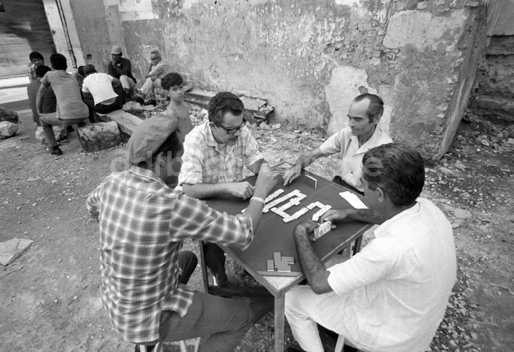 DDR-Fotoarchiv: Havanna - Kuba / Cuba - Havanna, Dominospieler 1972