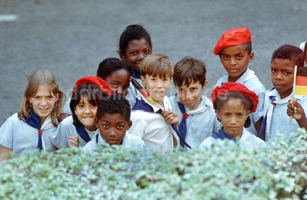 DDR-Fotoarchiv: Santiago de Cuba - Kuba / Cuba - Staatsbesuch Erich Honecker 1974 - Empfang