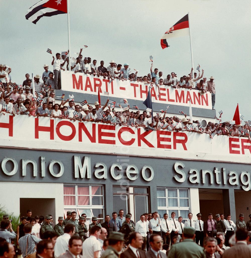DDR-Fotoarchiv: Santiago de Cuba - Kuba / Cuba - Staatsbesuch Erich Honecker 1974 - Empfang