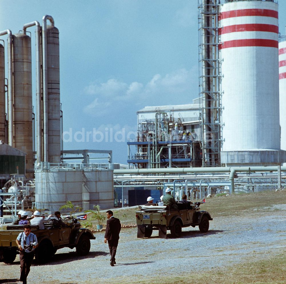 Cienfuegos: Kuba / Cuba - Staatsbesuch Erich Honecker 1974 - Fabrik