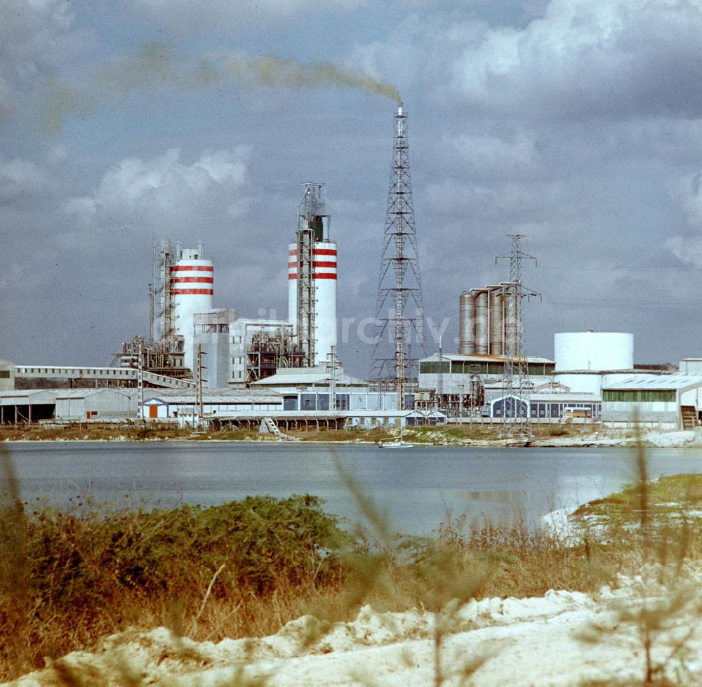 DDR-Fotoarchiv: Cienfuegos - Kuba / Cuba - Staatsbesuch Erich Honecker 1974 - Fabrik