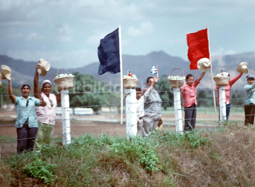 DDR-Bildarchiv: Ceiba del Agua - Kuba / Cuba - Staatsbesuch Honecker 1974 - Empfang