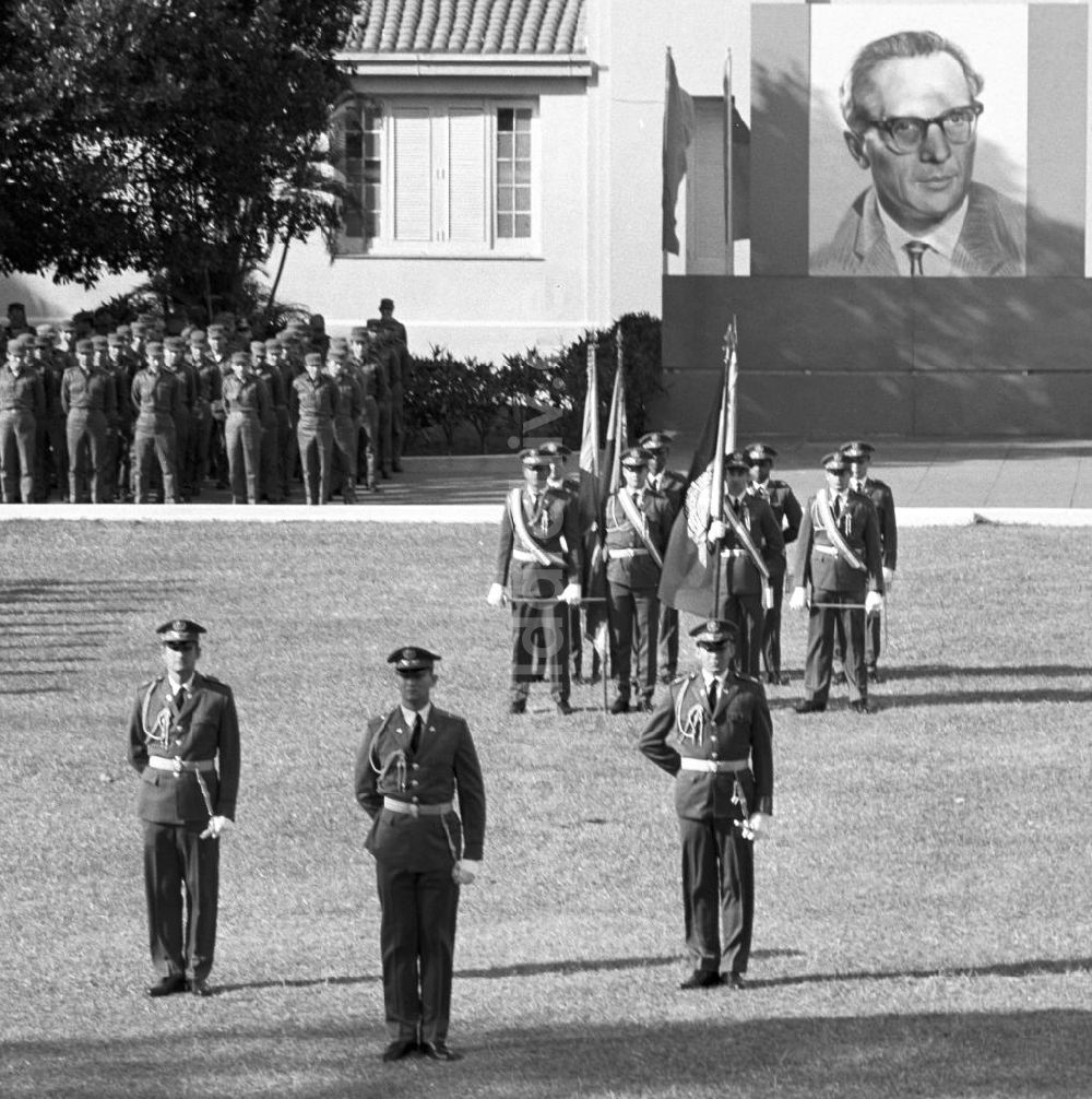 DDR-Fotoarchiv: Ceiba del Agua - Kuba / Cuba - Staatsbesuch Honecker 1974 - Kaserne