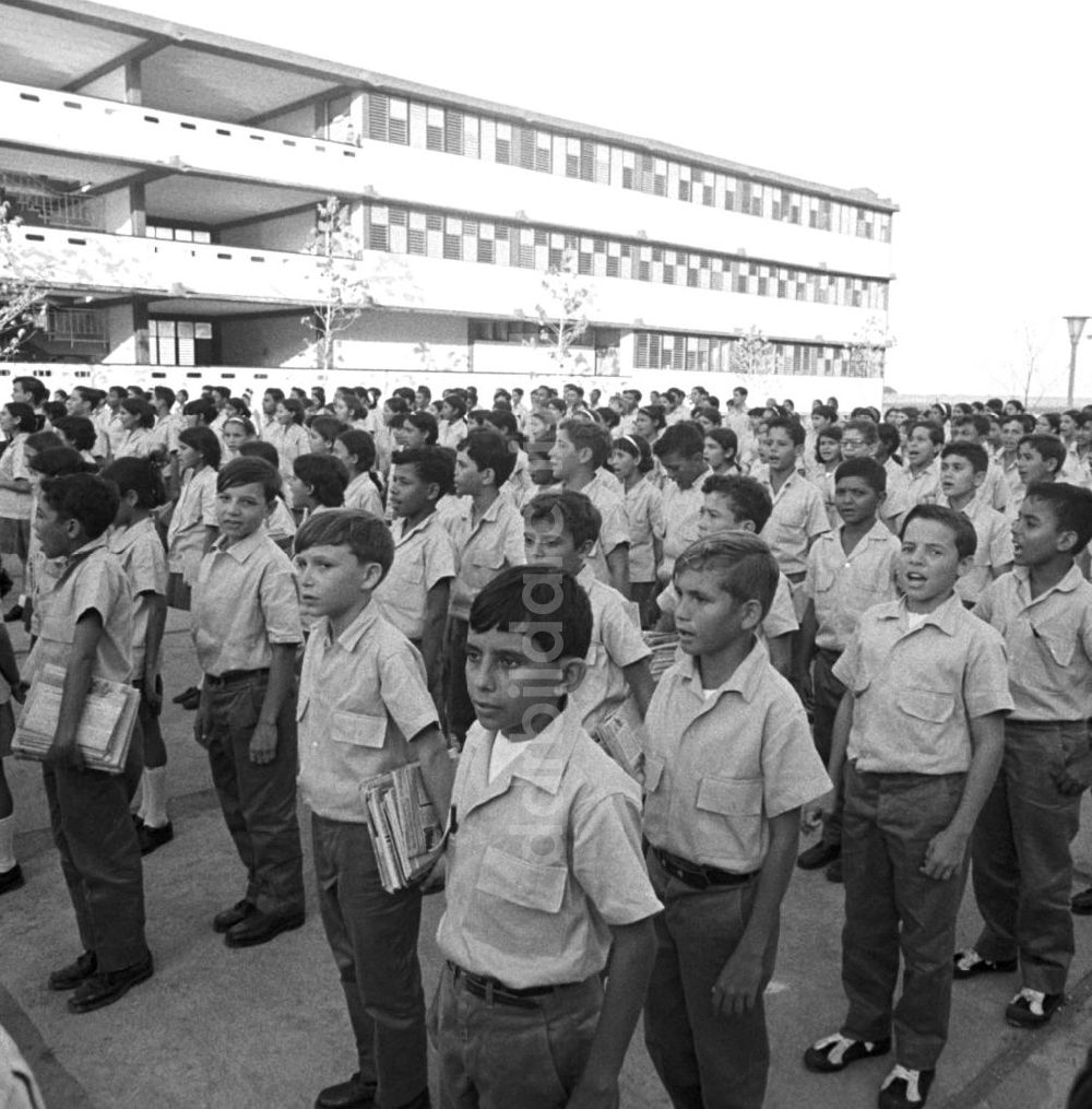 Cienfuegos: Kuba historisch - Appell in Schule Cienfuegos 1972