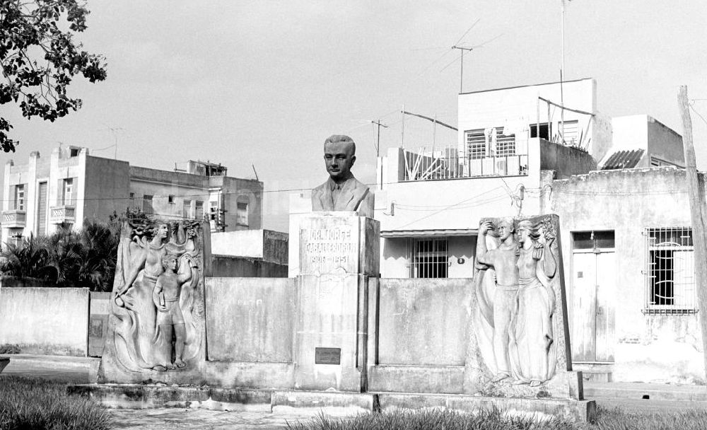 DDR-Fotoarchiv: Camagüey - Kuba historisch - Denkmal in Camagüey 1972