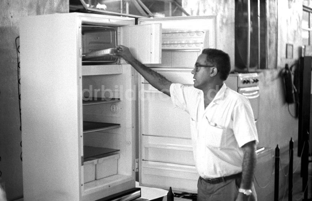Santa Clara: Kuba historisch - Kühlschrankwerk Santa Clara 1972