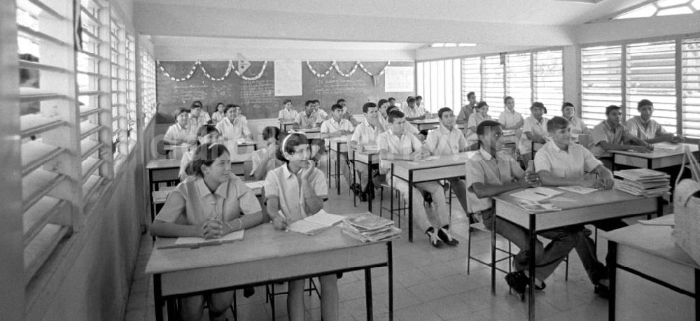 DDR-Bildarchiv: Camagüey - Kuba historisch - Schule Camagüey 1972
