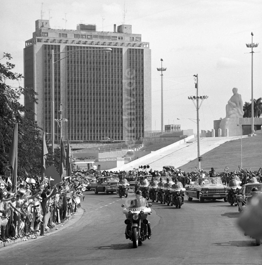 Havanna: Kuba historisch - Staatsbesuch Honecker 1974 - Eskorte