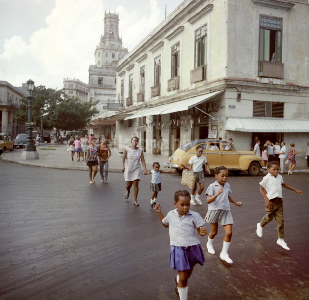 Havanna: Kuba historisch - Straßenszene in Havanna 1972