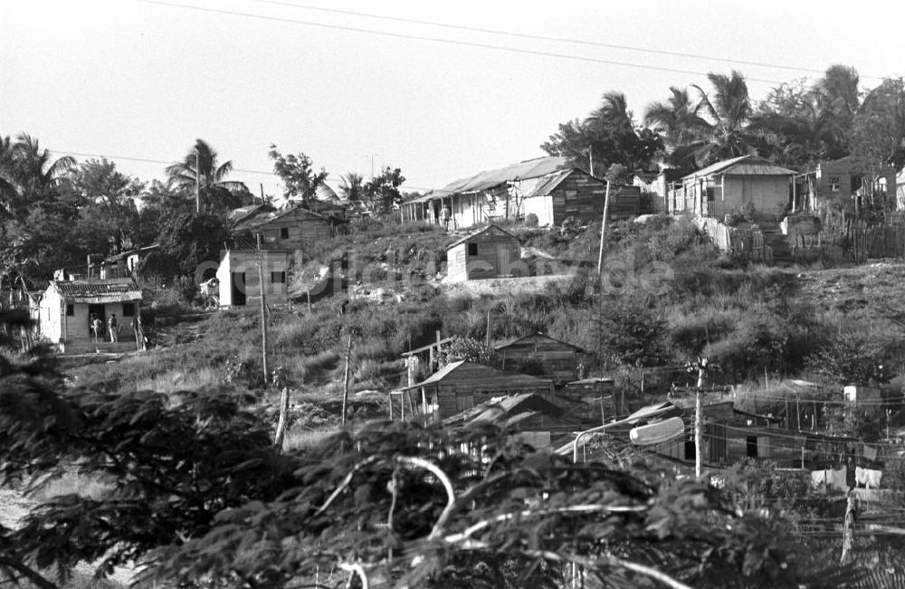 DDR-Bildarchiv: Nuevitas - Kuba historisch - Wohnen Nuevitas 1972