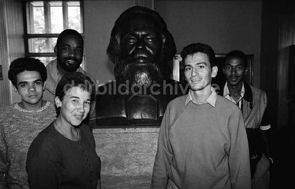 DDR-Fotoarchiv: unbekannt - Kubanische Studenten im ND