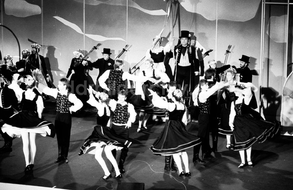 DDR-Bildarchiv: Mecklenburg-Vorpommern - Kulturfesttage aus dem Bezirk Neubrandenburg im PdR 18.11.89 Foto: Grahn Umschlag 1378