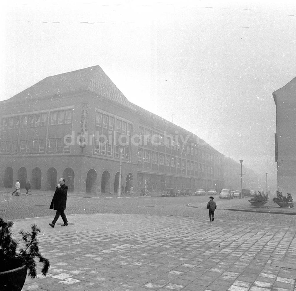 DDR-Fotoarchiv: Neubrandenburg - Kulturzentrum Neubrandenburg Bibliothek Dezember 1965 Umschlagsnr.: 11965-47