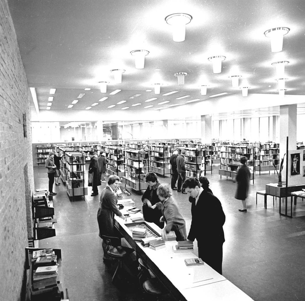 Neubrandenburg: Kulturzentrum Neubrandenburg Bibliothek Dezember 1965 Umschlagsnr.: 1965-47